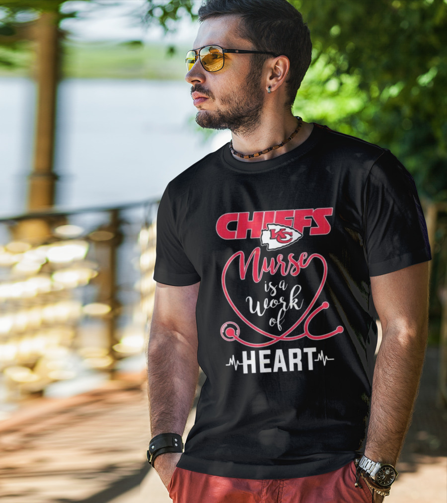 Kansas City Chiefs Nurse Is A Work Of Heart With Arrowhead Logo And Stethoscope Design T-Shirt