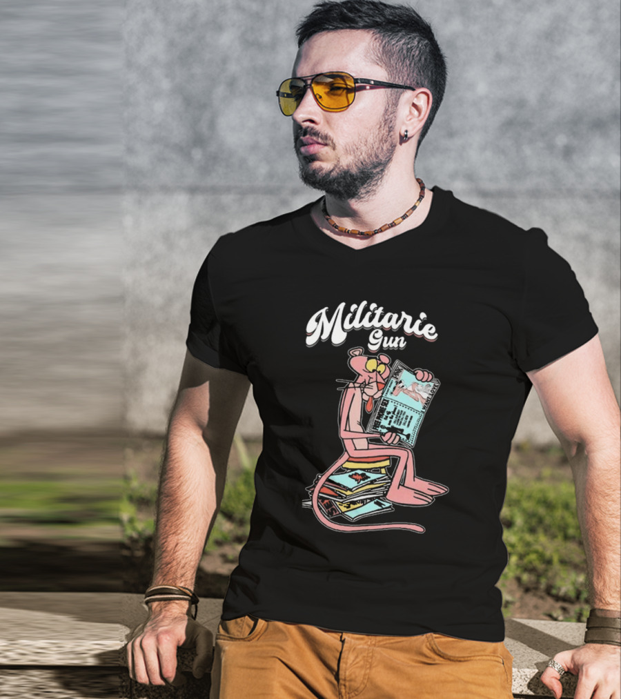 Militarie Gun Pink Panther Reading Comics T-Shirt