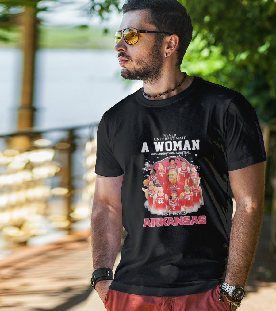 A Woman Who Understands Basketball Loves Arkansas Razorbacks Men's Team T-Shirt