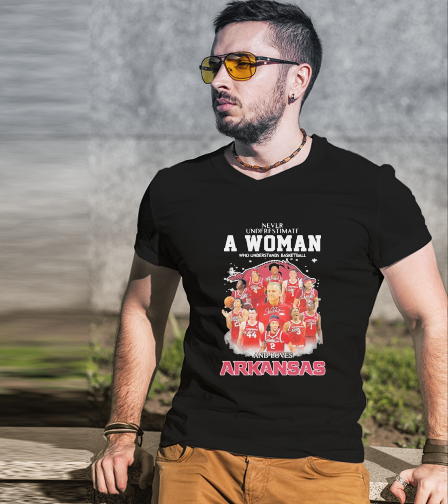A Woman Who Understands Basketball Loves Arkansas Razorbacks Men's Team T-Shirt