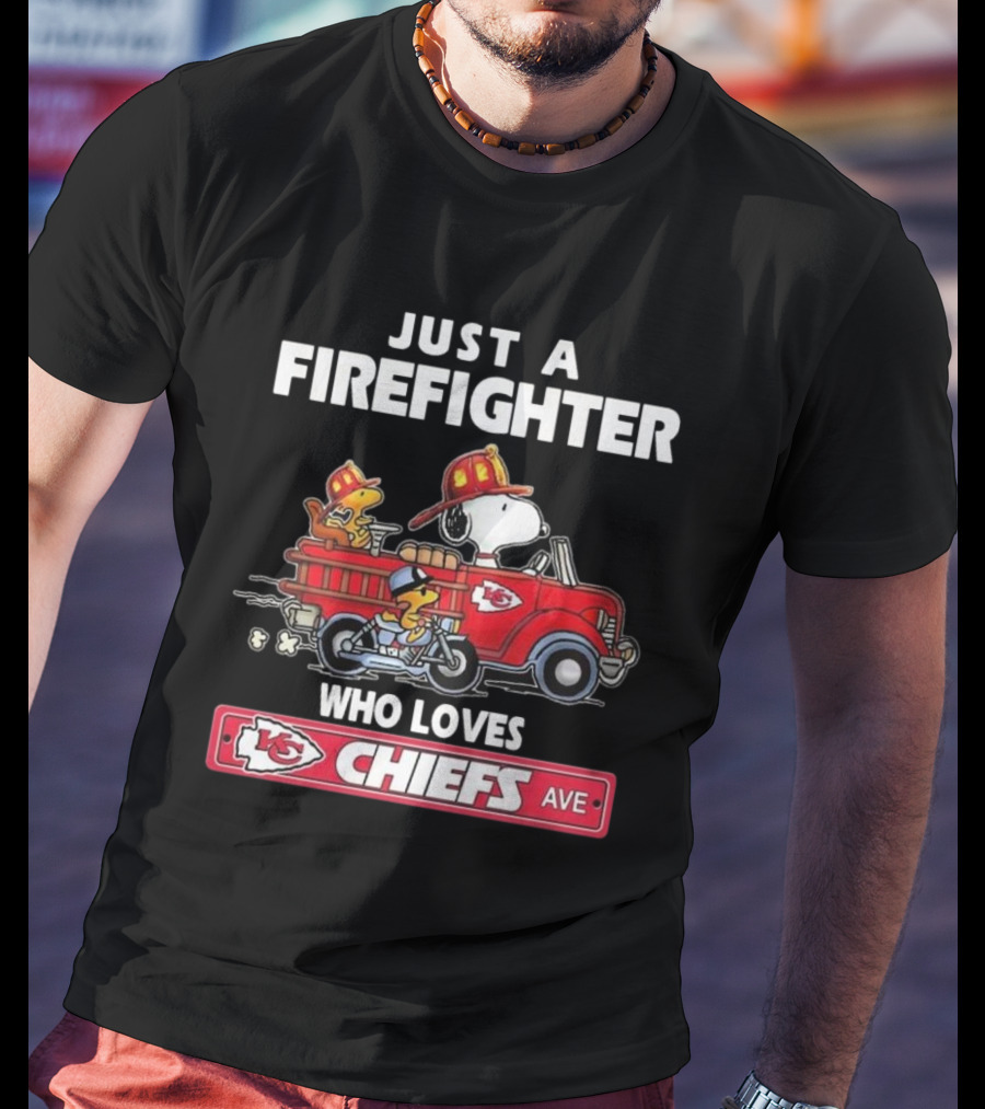 Just A Firefighter Who Loves Chiefs Snoopy Fire Truck KC Chiefs Ave T-Shirt