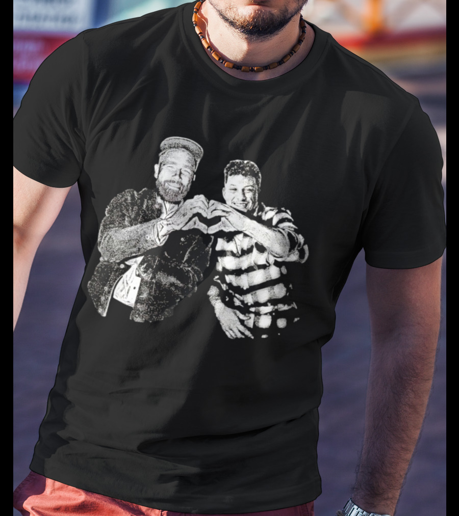 Nice Travis Kelce Hand Love Patrick Mahomes T-Shirt
