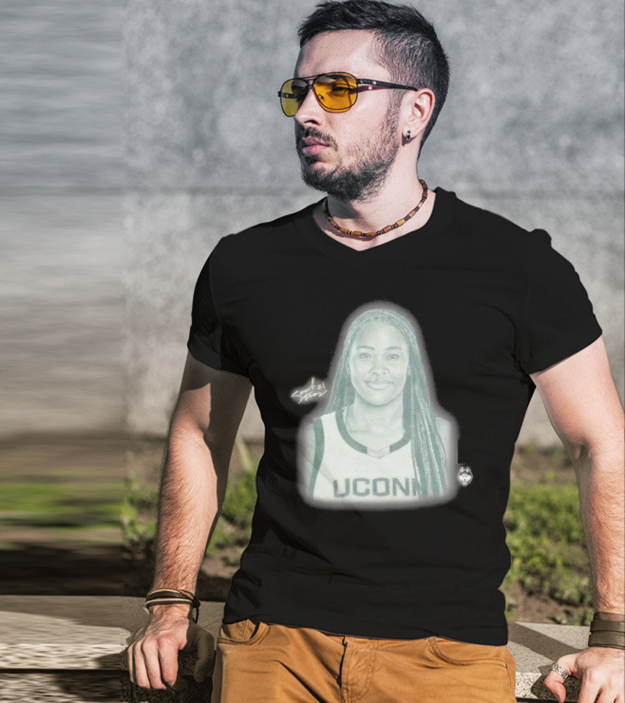 Sarah Strong UConn Huskies Signature Pencil Drawing T-Shirt