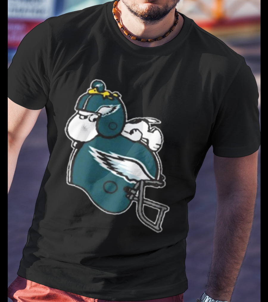 Snoopy Woodstock Relaxing Philadelphia Eagles Football Helmet T-Shirt