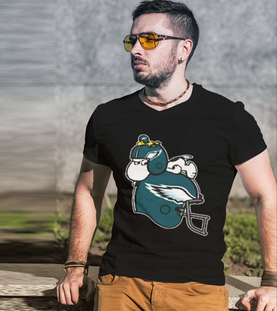 Snoopy Woodstock Relaxing Philadelphia Eagles Football Helmet T-Shirt