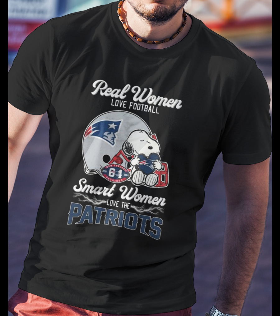 Real Women Love Football Smart Women Love The Patriots Snoopy Patriots Helmet T-Shirt