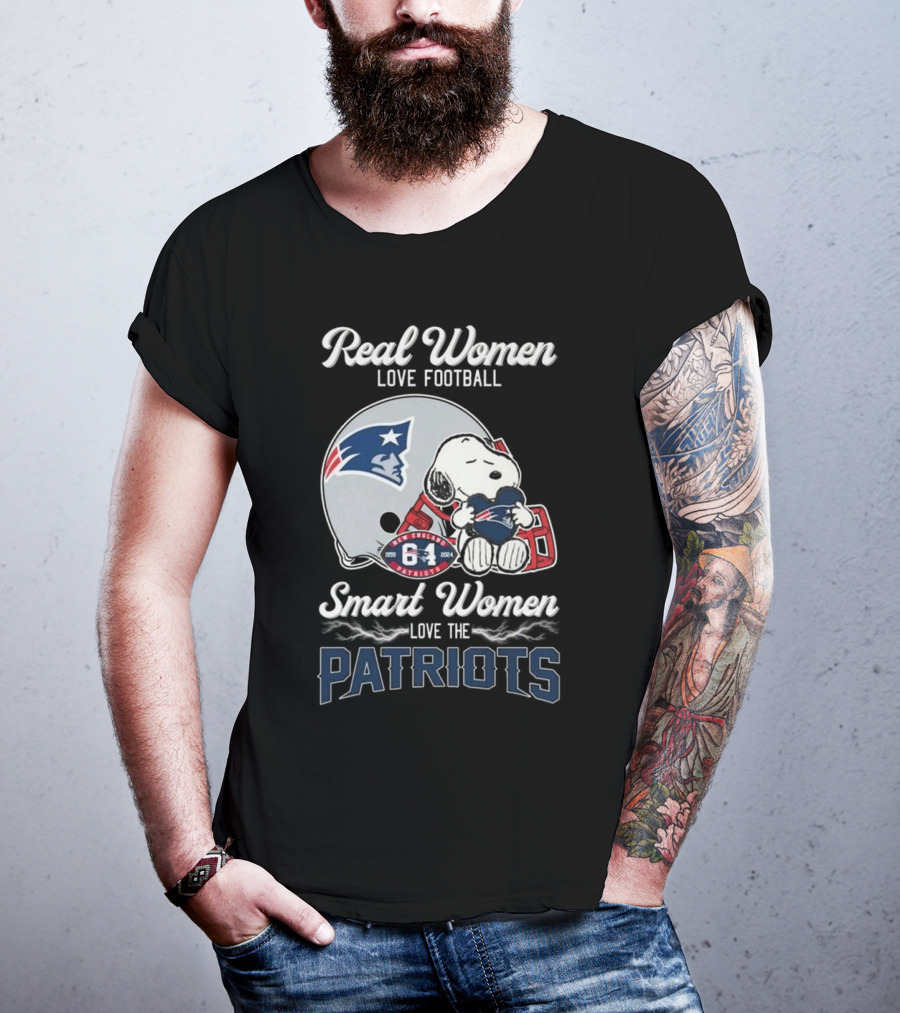 Real Women Love Football Smart Women Love The Patriots Snoopy Patriots Helmet T-Shirt