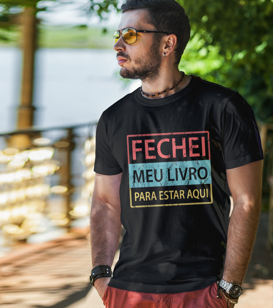 Fechei Meu Livro Para Estar Aqui Vintage Distressed Style Text Blocks T-Shirt