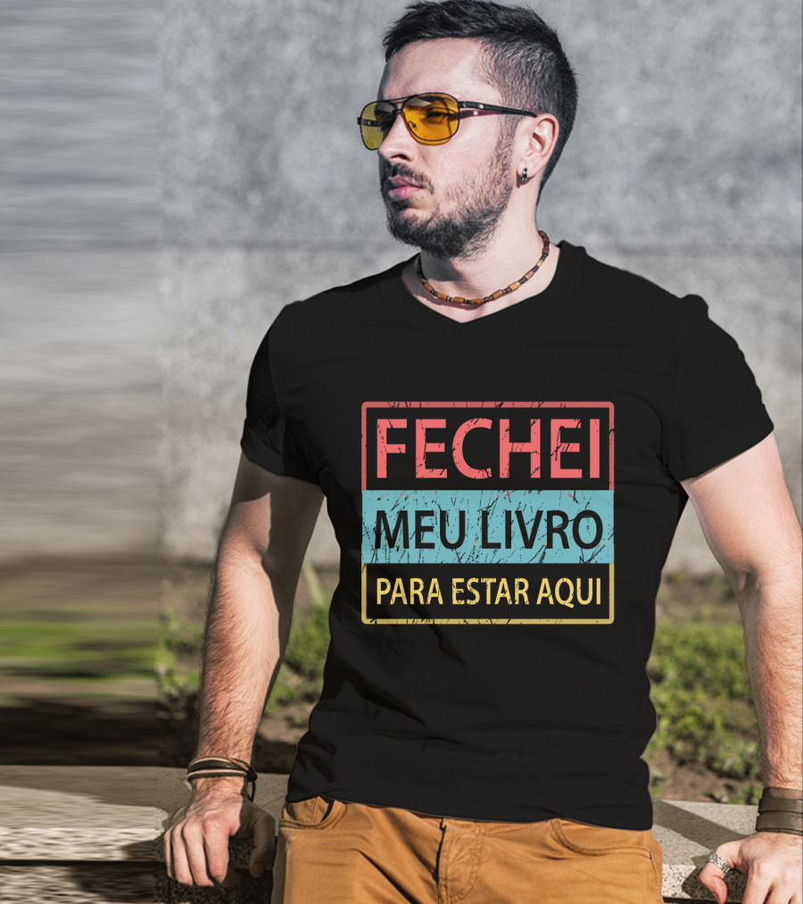 Fechei Meu Livro Para Estar Aqui Vintage Distressed Style Text Blocks T-Shirt