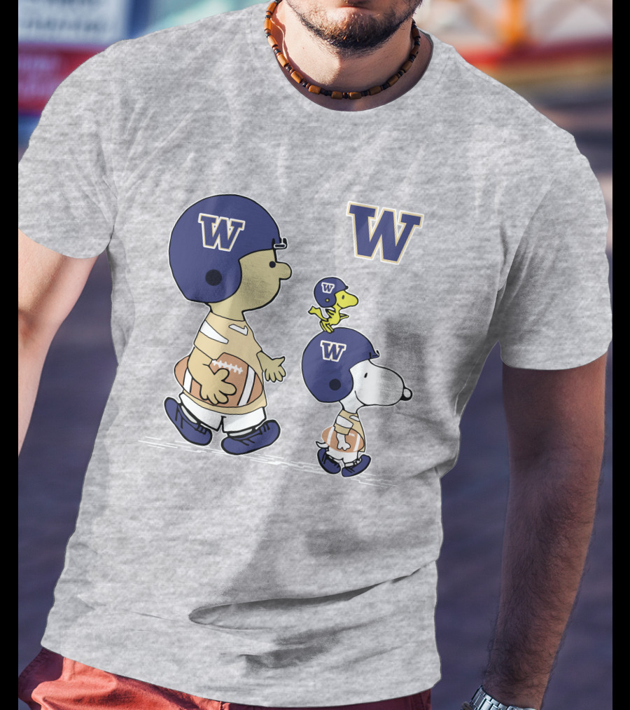 Washington Huskies Peanuts Snoopy Football Team T-Shirt