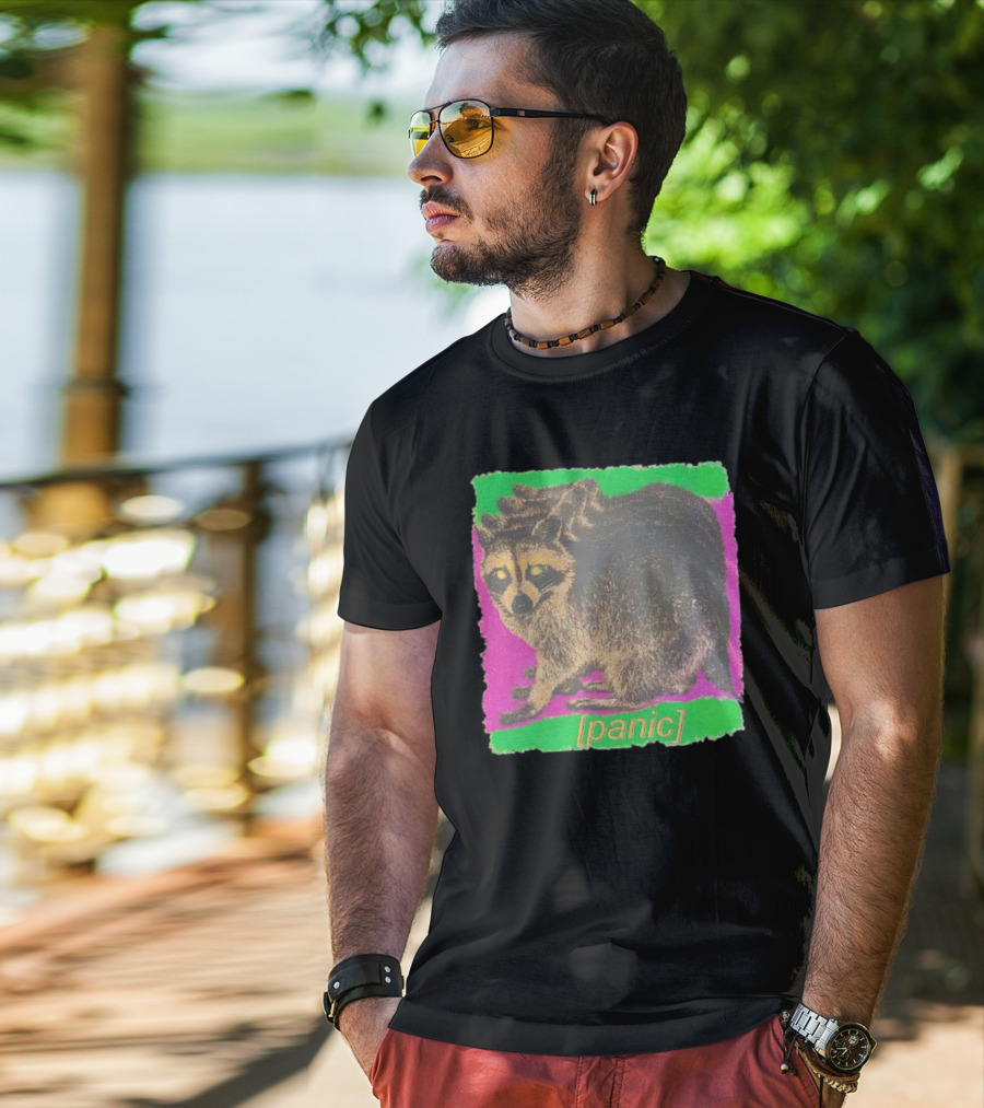 Raccoon [panic] Colorful Retro T-Shirt