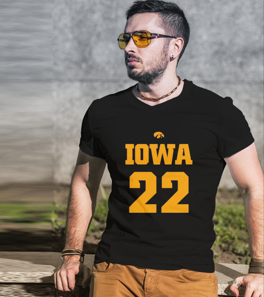 Iowa Hawkeyes 22 Caitlin Clark T-Shirt