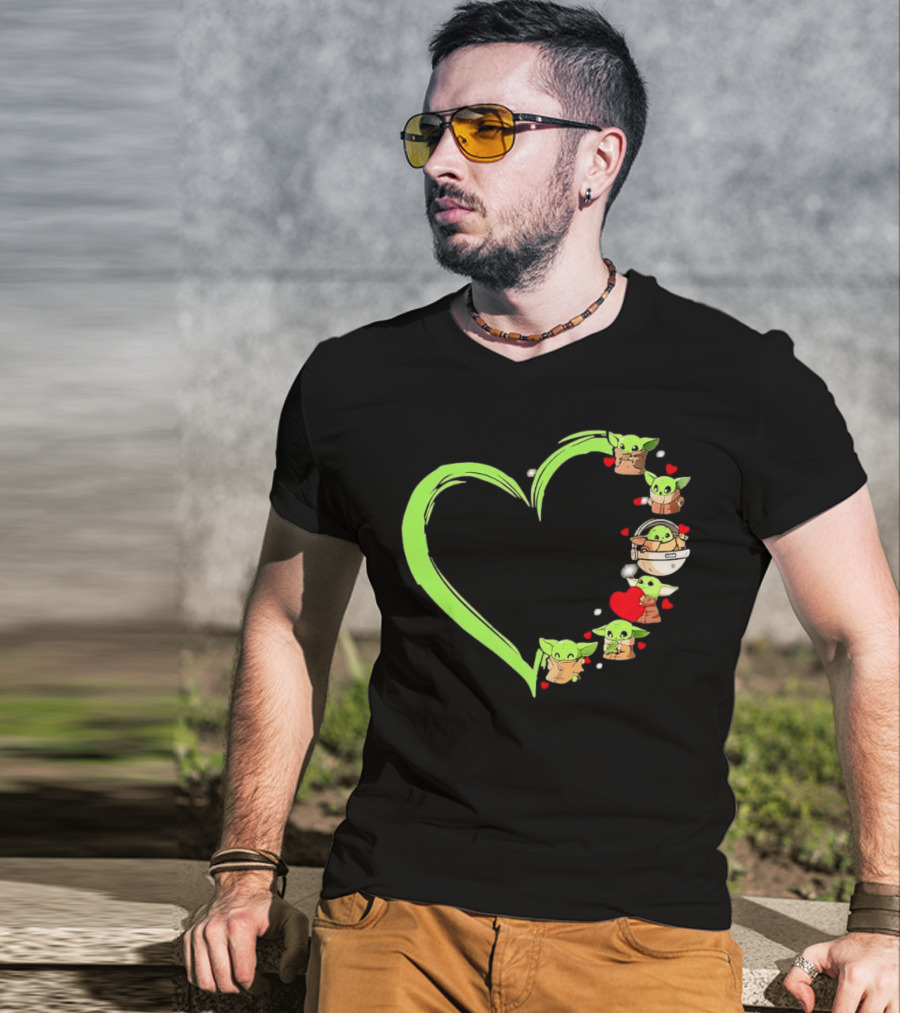 Baby Yoda Cute Heart Green Outline Mandalorian Grogu Love T-Shirt