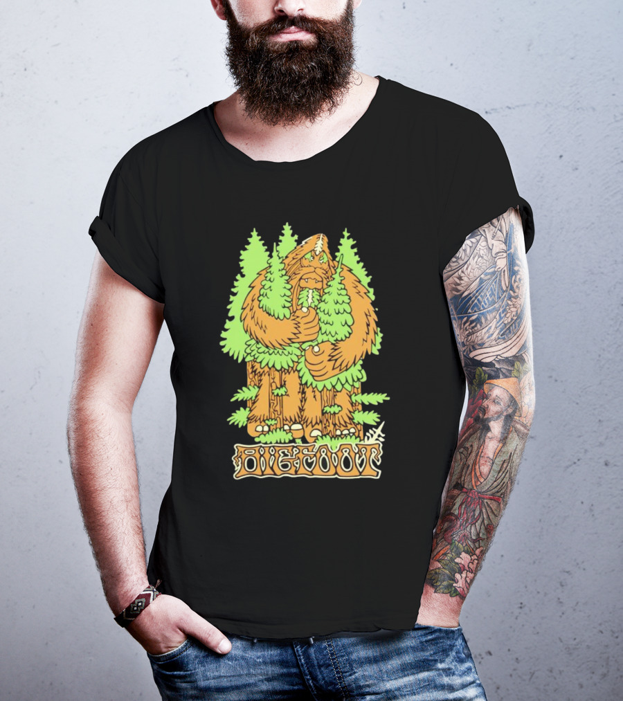 Bigfoot Hug Tree Forest Creature Retro T-Shirt