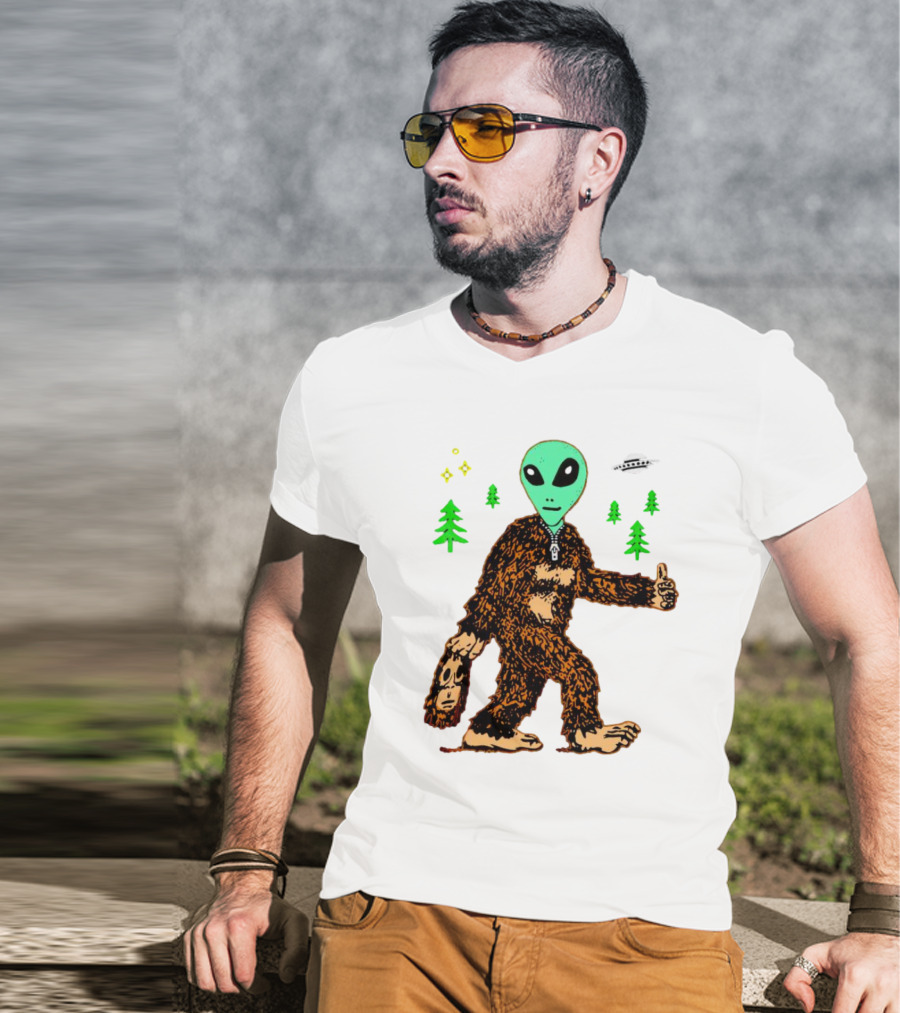 Alien Bigfoot Encounter Forest UFO Adventure T-Shirt
