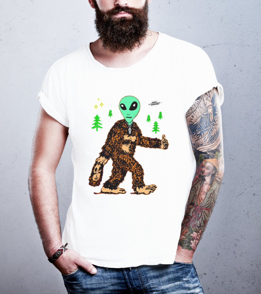 Alien Bigfoot Encounter Forest UFO Adventure T-Shirt