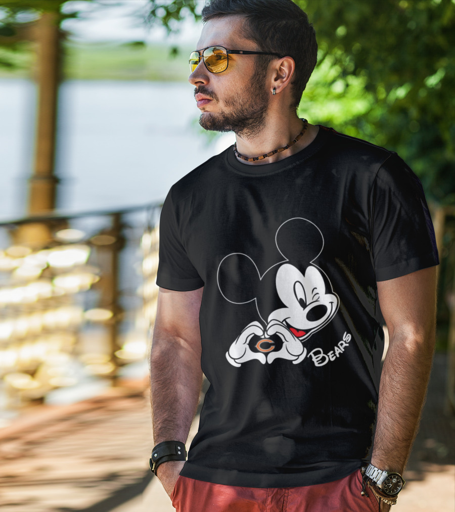 Mickey Heart Chicago Bears Fan T-Shirt