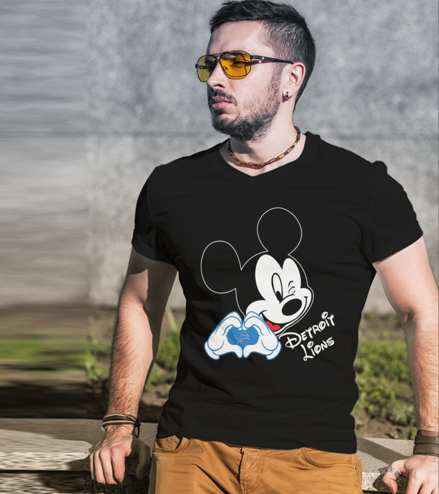 Mickey Detroit Lions Love Heart Gesture T-Shirt