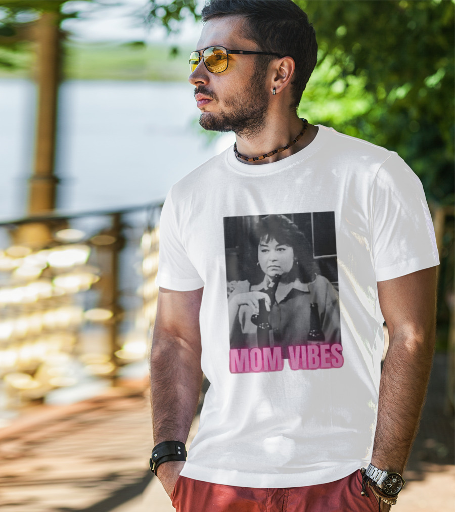 Mom Vibes Retro Style Black And White Image T-Shirt