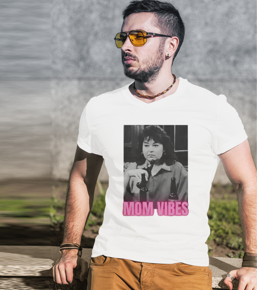 Mom Vibes Retro Style Black And White Image T-Shirt