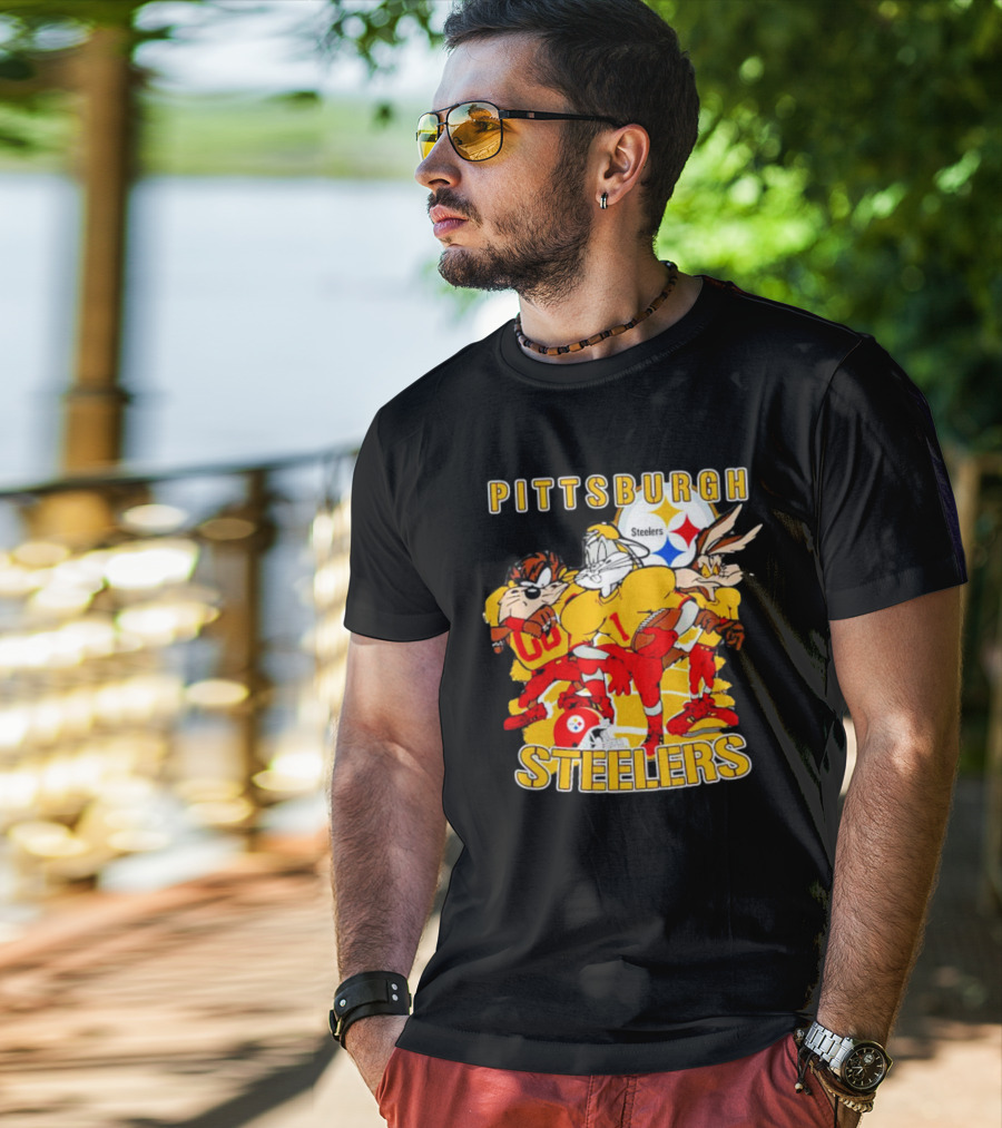 Pittsburgh Steelers Looney Tunes Bugs Taz Daffy Football Team T-Shirt