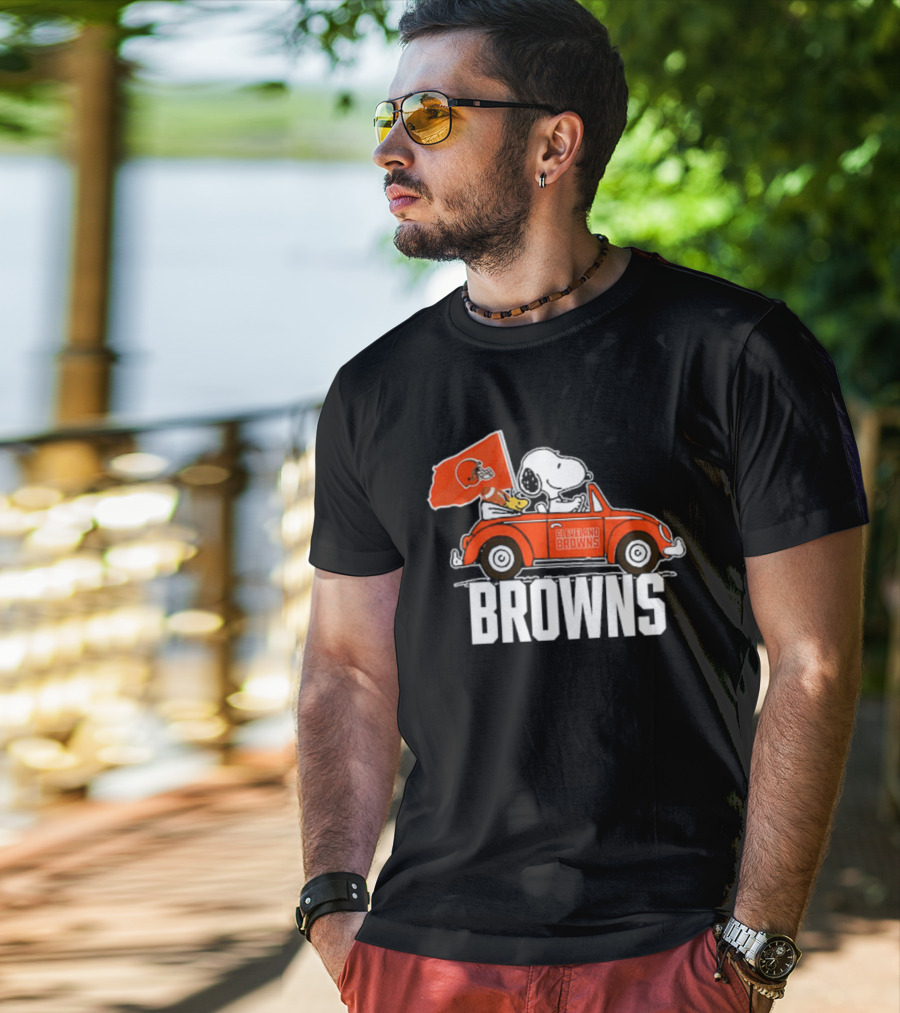 Cleveland Browns Snoopy Woodstock Driving Car With Flag T-Shirt