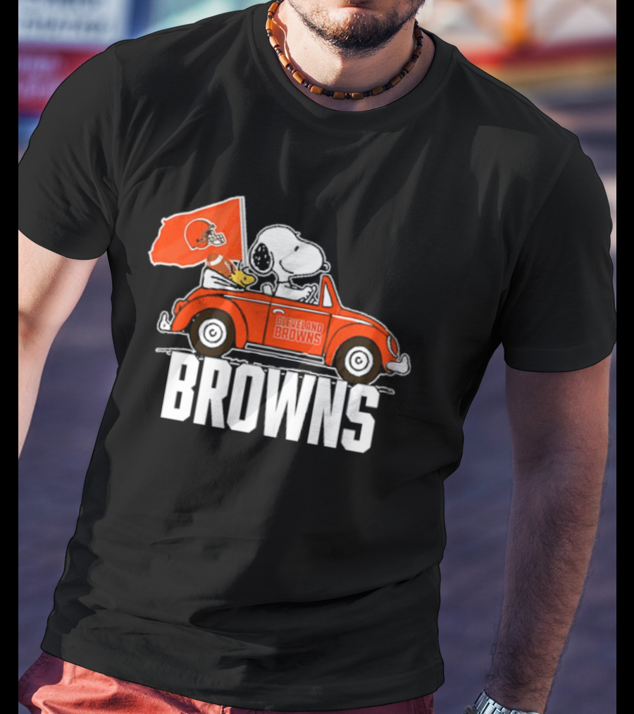Cleveland Browns Snoopy Woodstock Driving Car With Flag T-Shirt