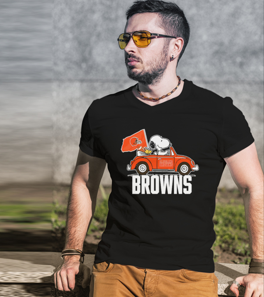 Cleveland Browns Snoopy Woodstock Driving Car With Flag T-Shirt