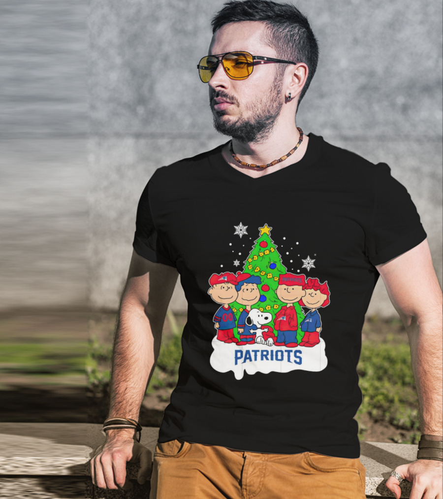 The Peanuts Characters Christmas With New England Patriots Tree And Snoopy T-Shirt