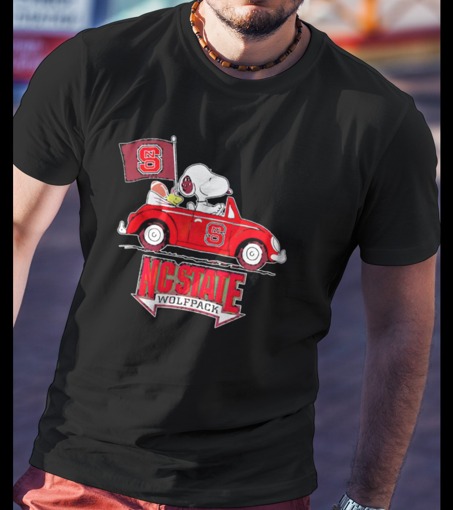 Snoopy And Woodstock Driving Car With NC State Wolfpack Flag T-Shirt