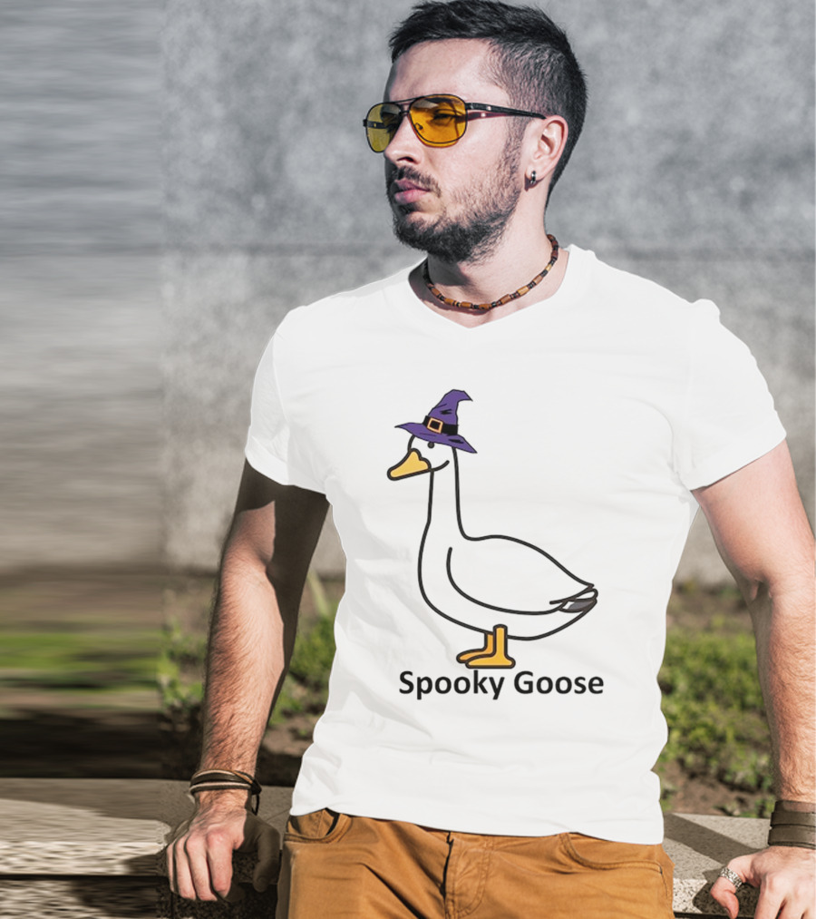 Spooky Goose Witch Hat Funny Goose Halloween T-Shirt