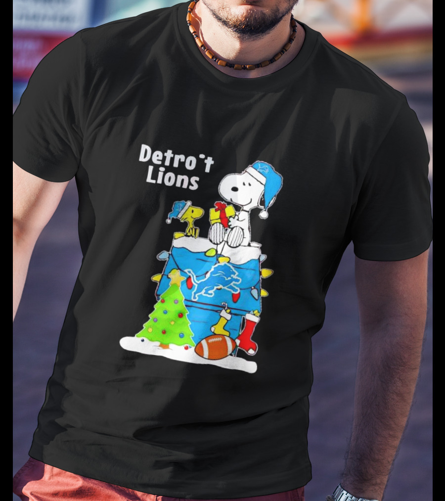 Snoopy And Woodstock Detroit Lions Christmas Igloo With Football And Tree T-Shirt