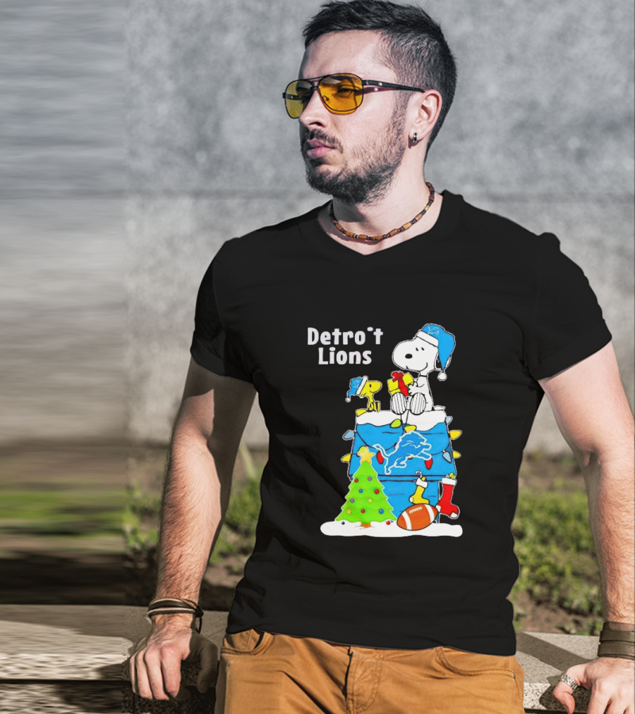 Snoopy And Woodstock Detroit Lions Christmas Igloo With Football And Tree T-Shirt