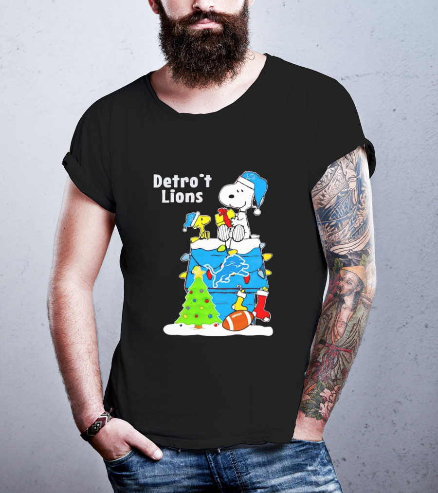 Snoopy And Woodstock Detroit Lions Christmas Igloo With Football And Tree T-Shirt