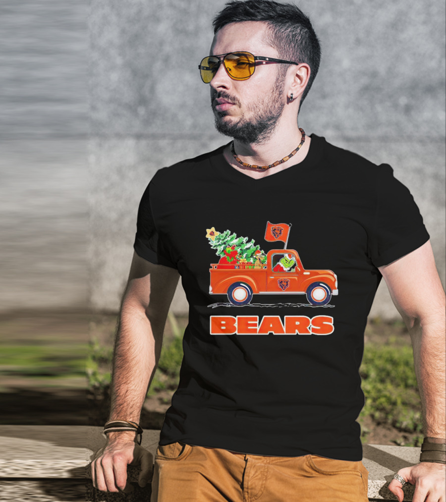 Grinch Driving Christmas Truck With Chicago Bears T-Shirt