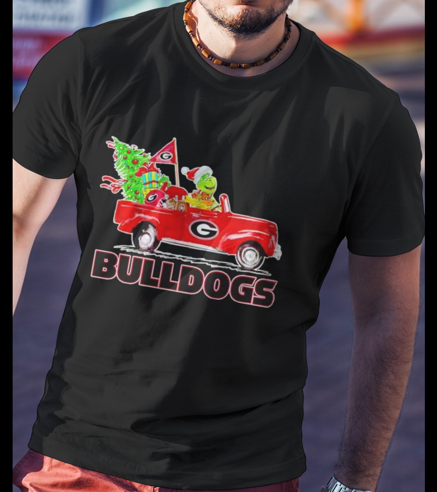 Grinch Driving Red Car With Dog Christmas Tree Gifts Georgia Bulldogs T-Shirt
