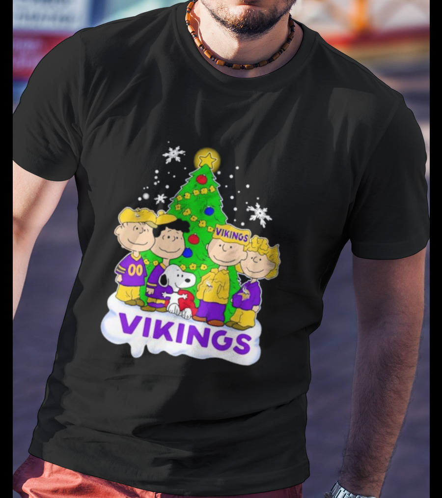 Minnesota Vikings Peanuts Characters Christmas Tree T-Shirt