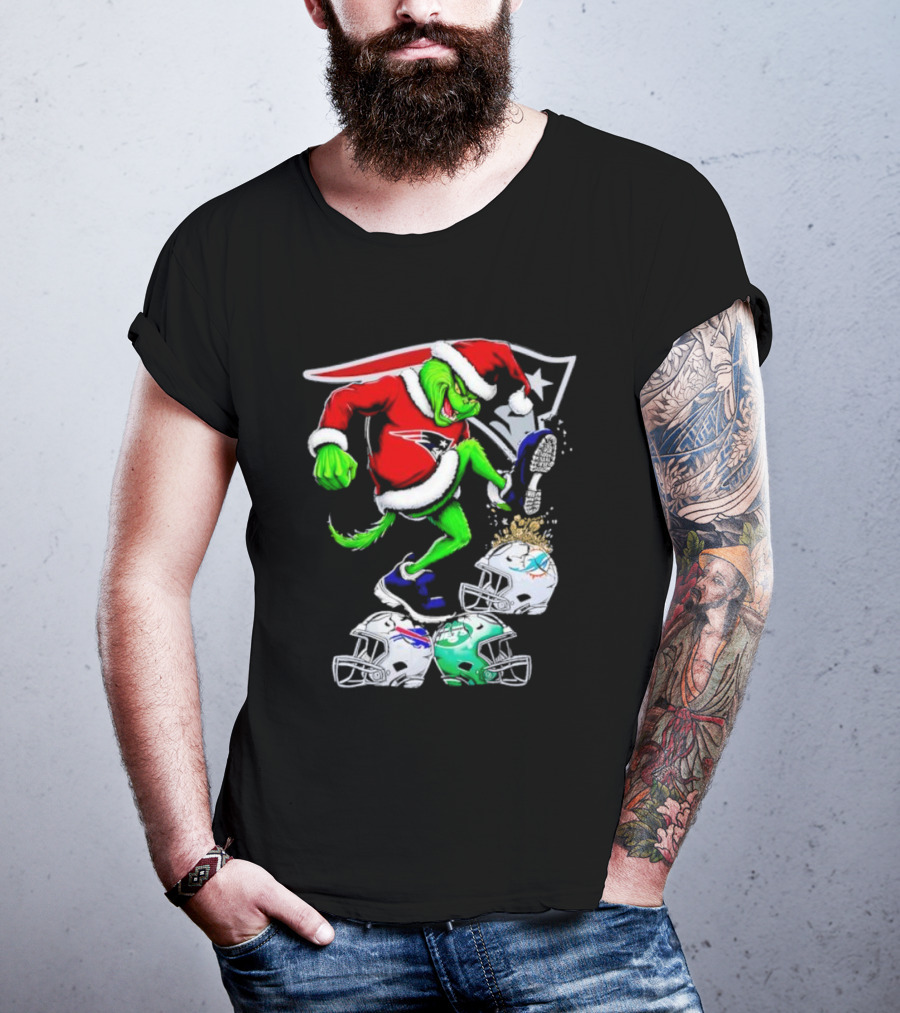 New England Patriots Santa Grinch Stomp On NFL Team Helmets Funny Christmas T-Shirt