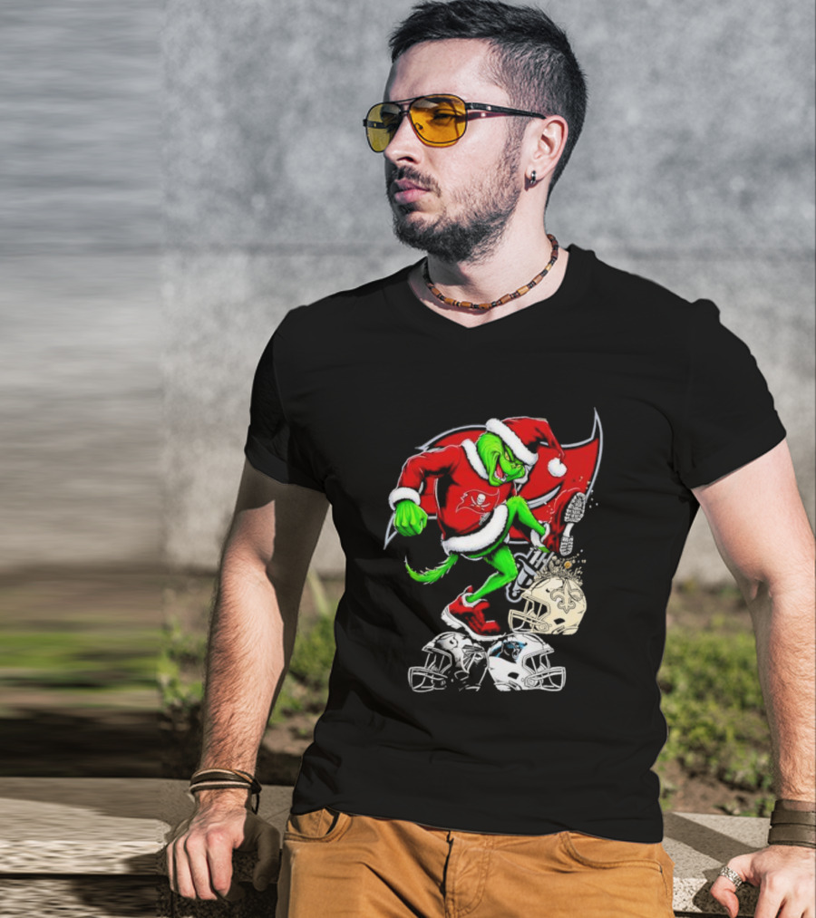 Tampa Bay Buccaneers Grinch Santa Stomping NFL Helmets Funny Christmas T-Shirt