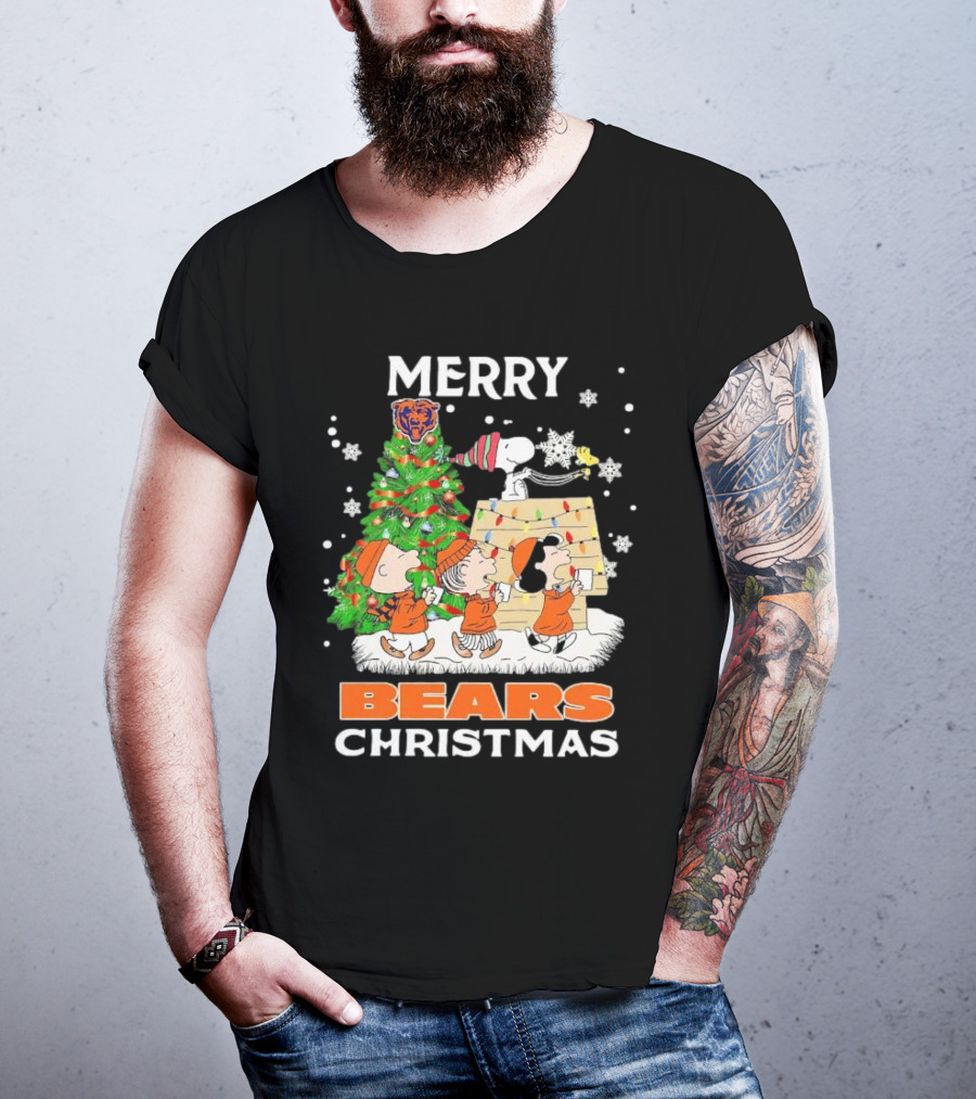 Peanuts Christmas Chicago Bears Merry Holiday Scene T-Shirt
