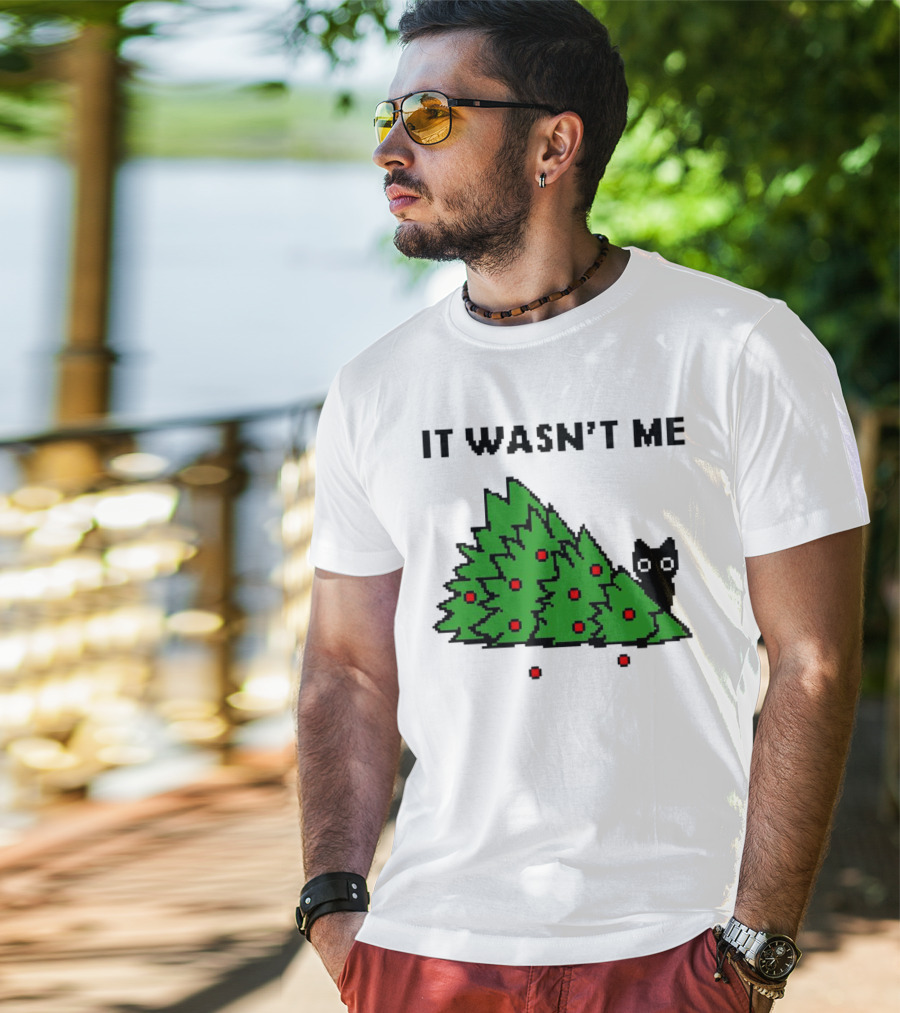 Cat Hiding Behind Christmas Tree It Wasn't Me T-Shirt
