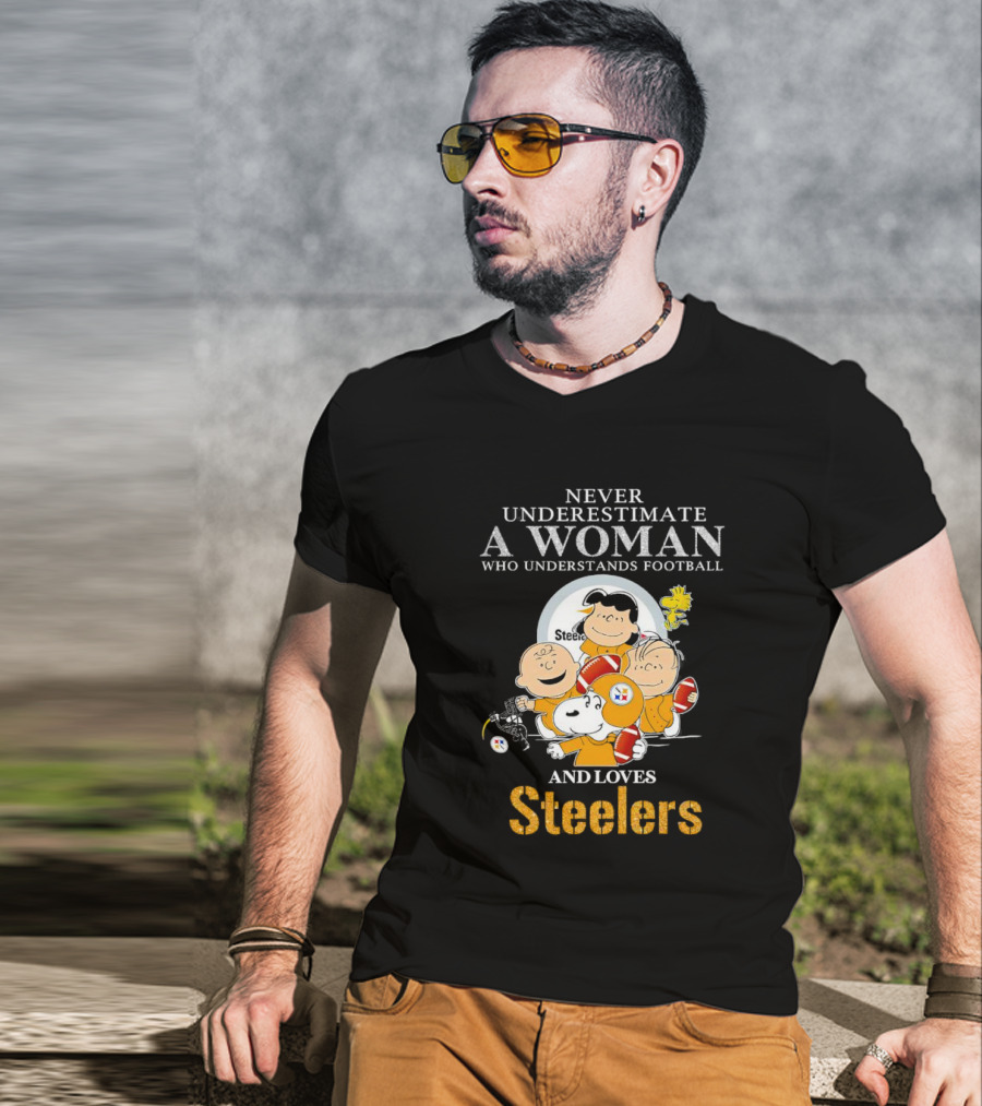 Peanuts Characters Never Underestimate A Woman Who Loves Steelers Football T-Shirt