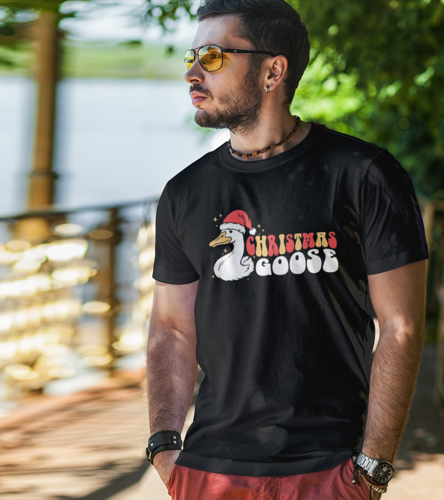 Christmas Goose Santa Hat Retro Holiday Duck T-Shirt