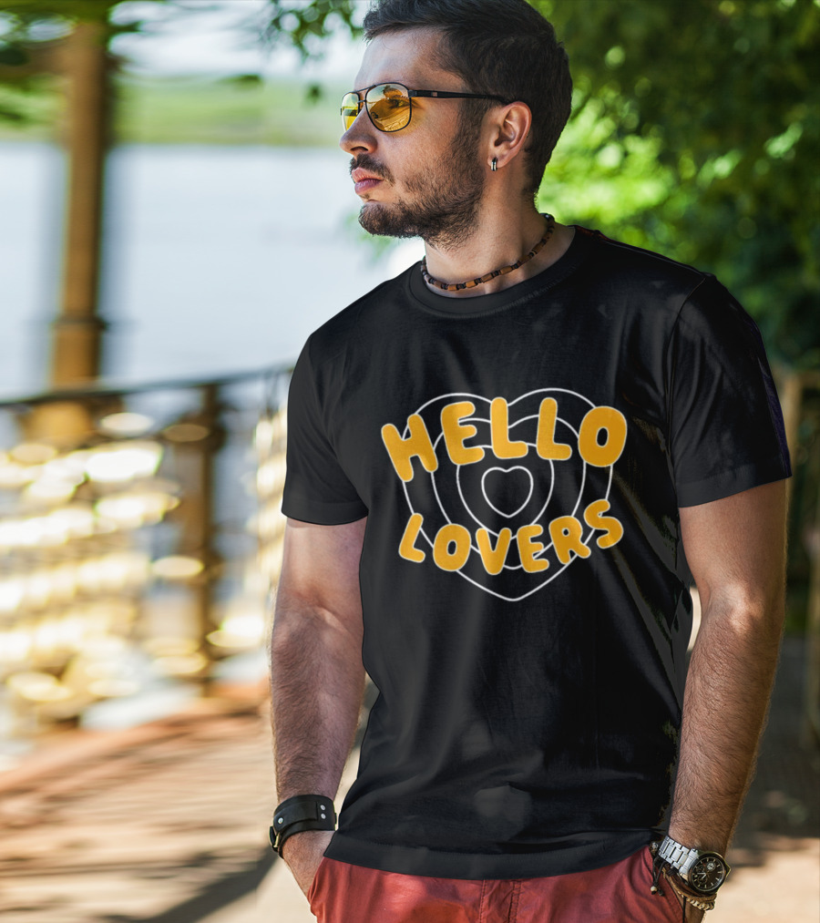 HELLO LOVERS Heart Outline T-Shirt