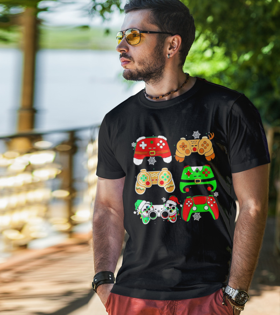 Santa Elf Gaming Controllers Christmas Gamer Holiday T-Shirt