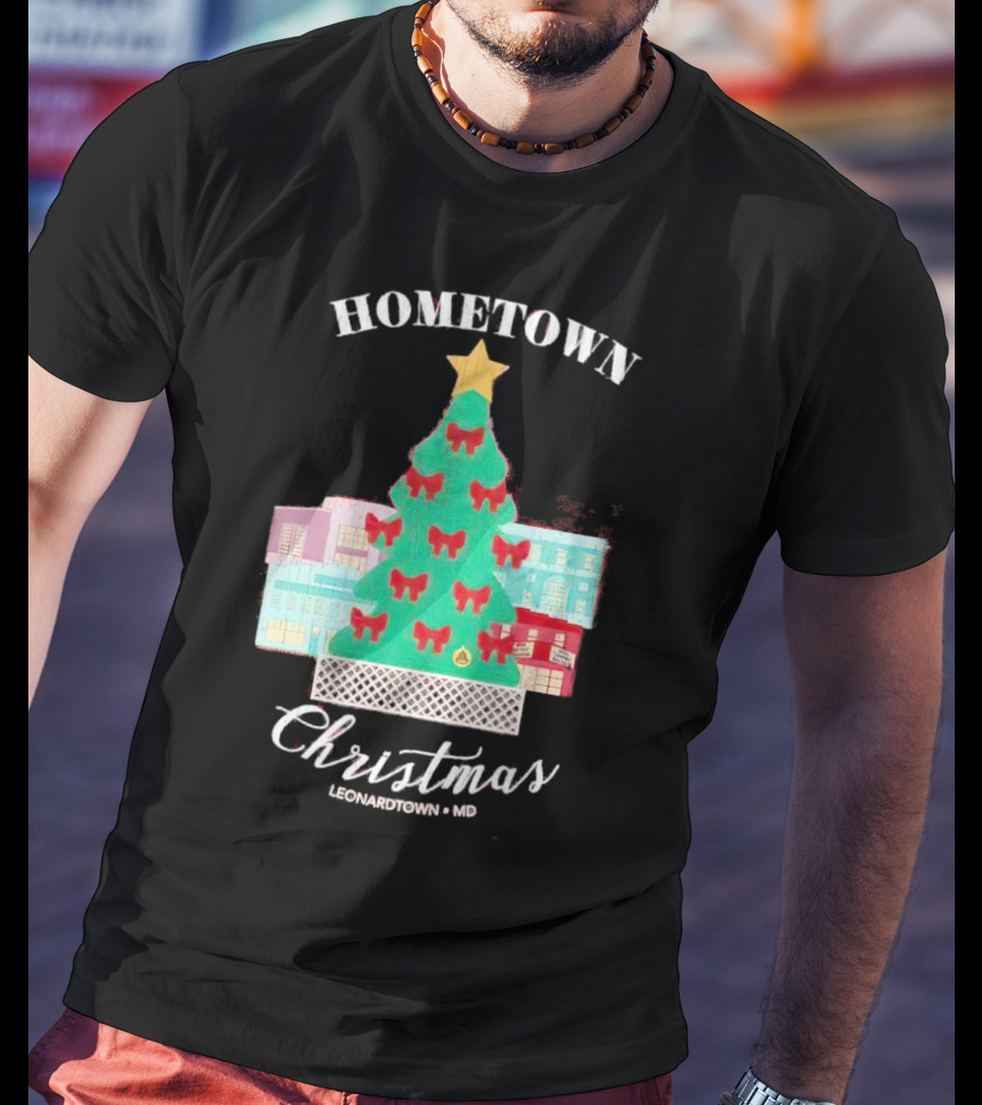 Hometown Christmas Leonardtown MD Christmas Tree With Red Bows And Star T-Shirt