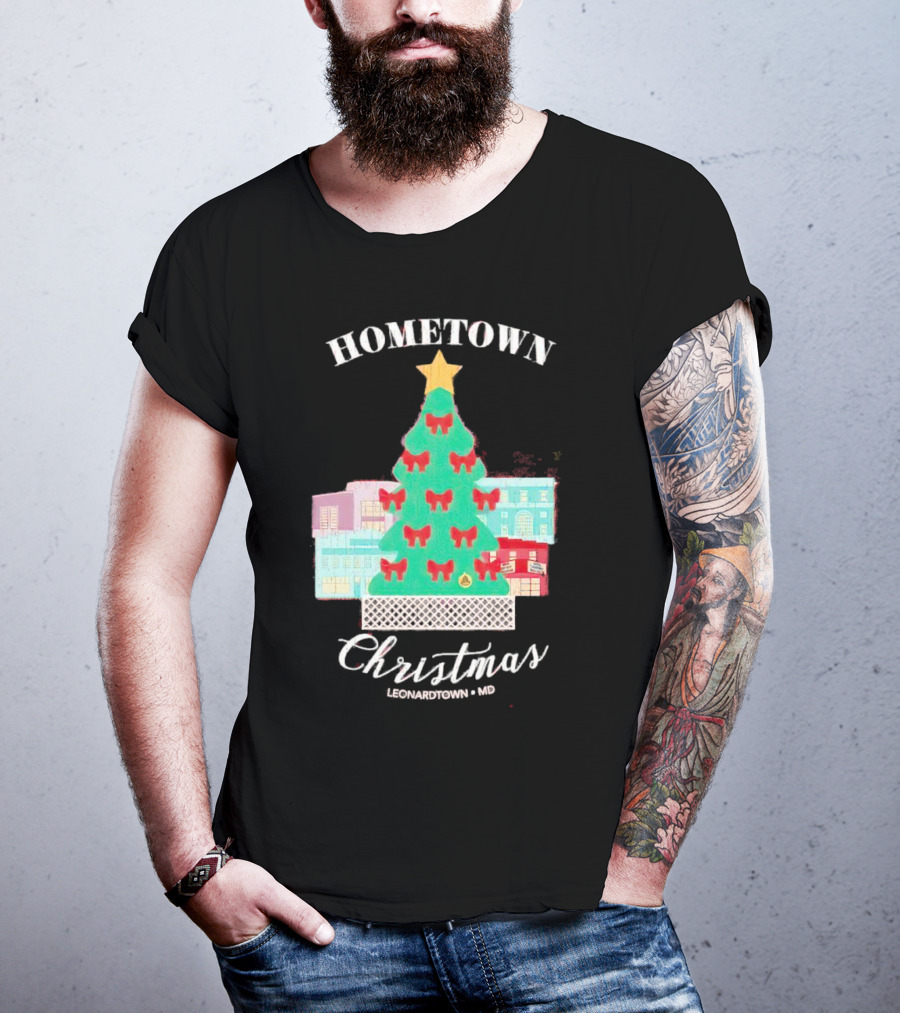 Hometown Christmas Leonardtown MD Christmas Tree With Red Bows And Star T-Shirt