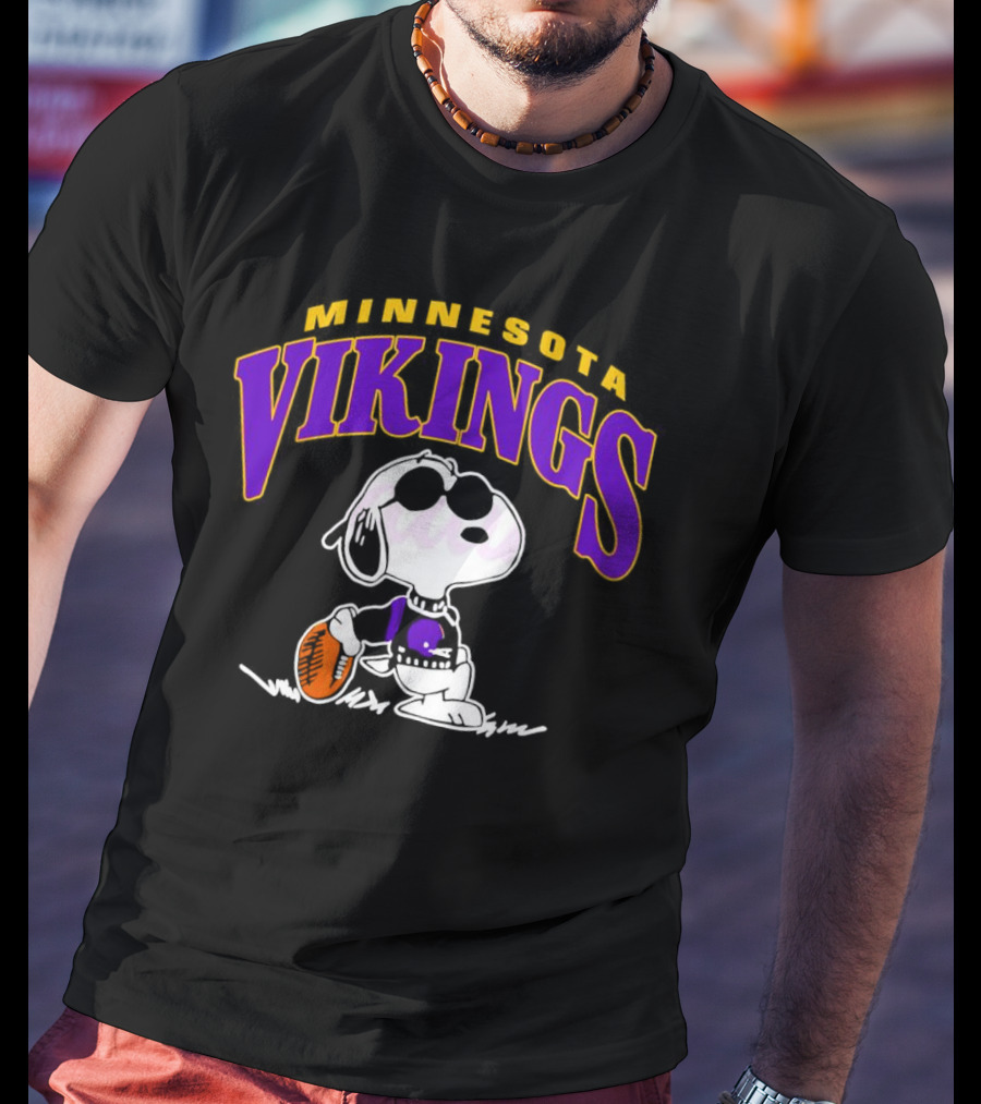 Snoopy Minnesota Vikings Football T-Shirt