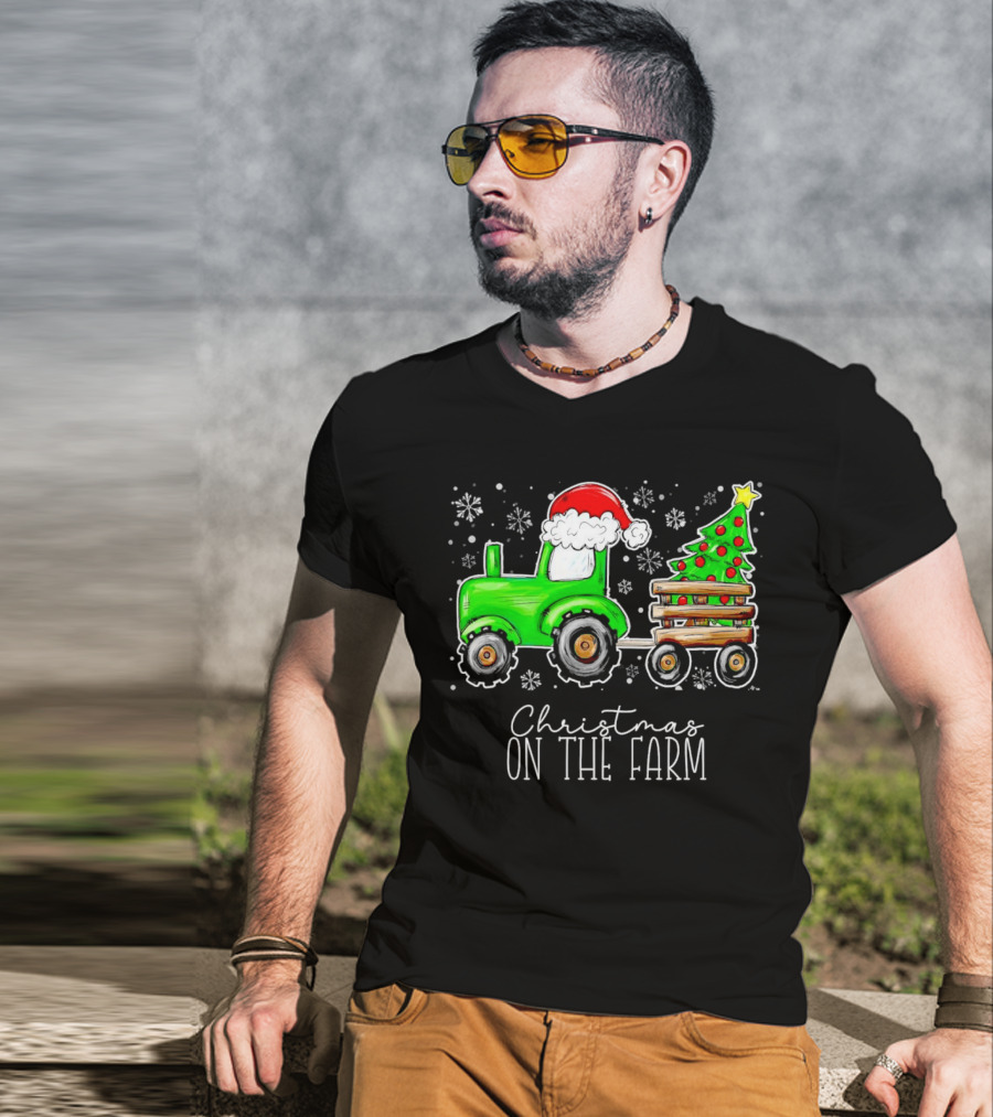 Christmas On The Farm Tractor Trailer Christmas Tree T-Shirt