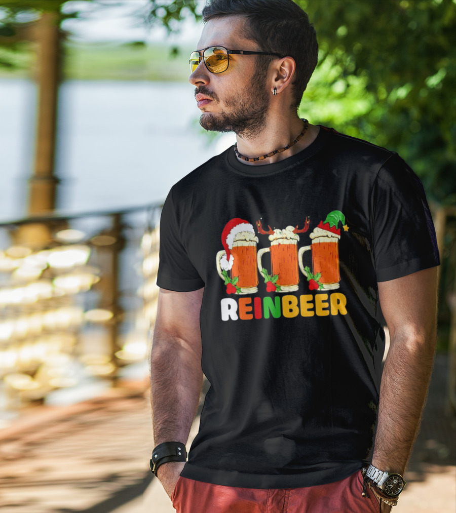 Reinbeer Merry Christmas Funny Beer Mugs With Santa And Elf Hats And Reindeer Antlers T-Shirt